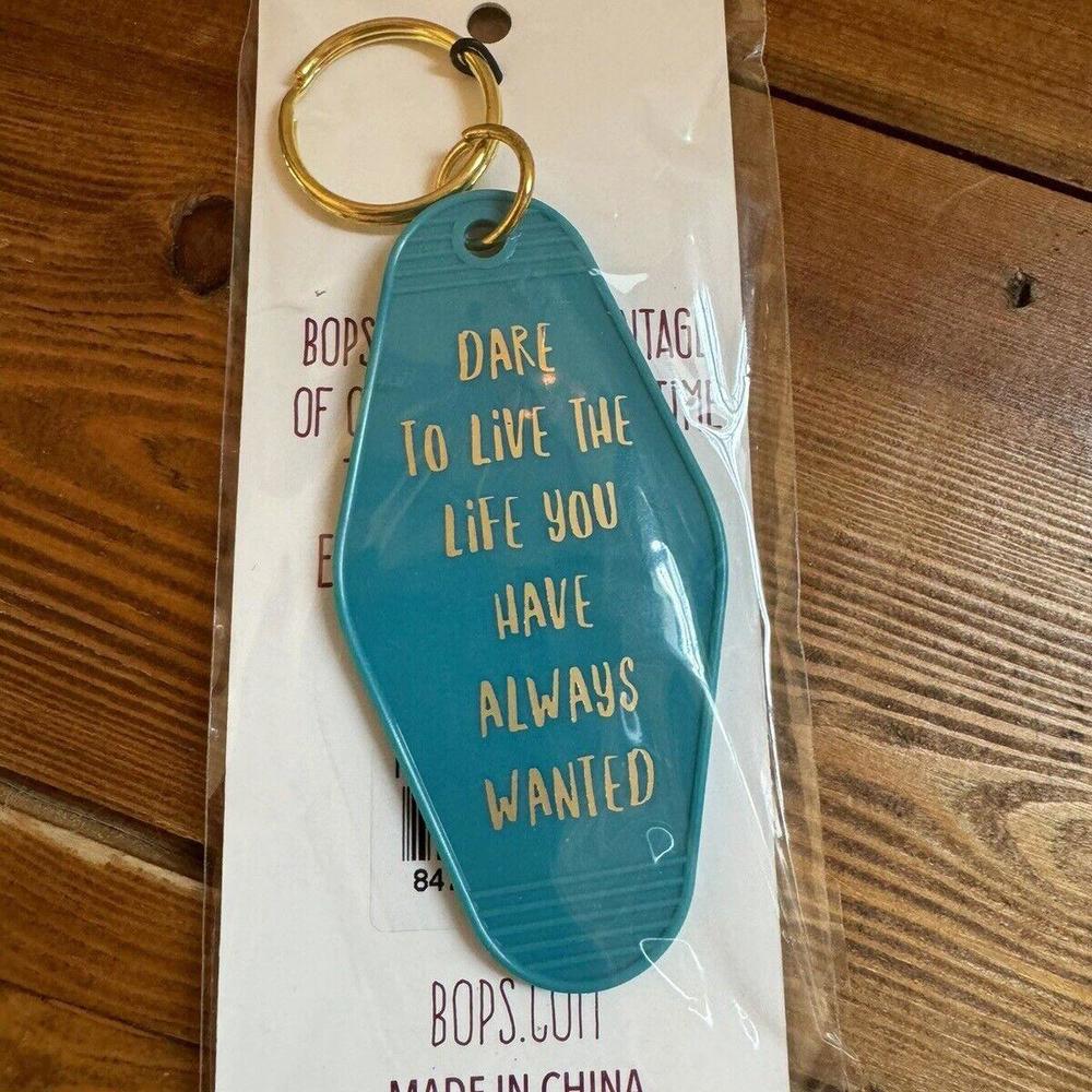 Vintage Style Motel Keychain Retro Dare To Live The Life You Always Wanted